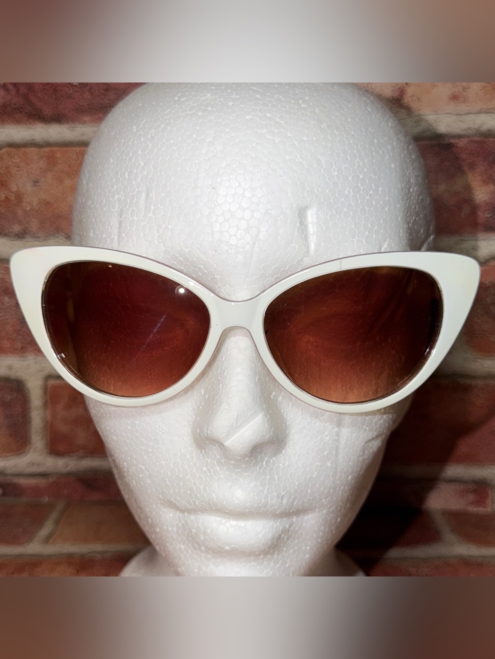 Pre-Owned Lauren Conrad White Brown Cat Eye Sunglasses WLC01SG17 Women Chic Cute